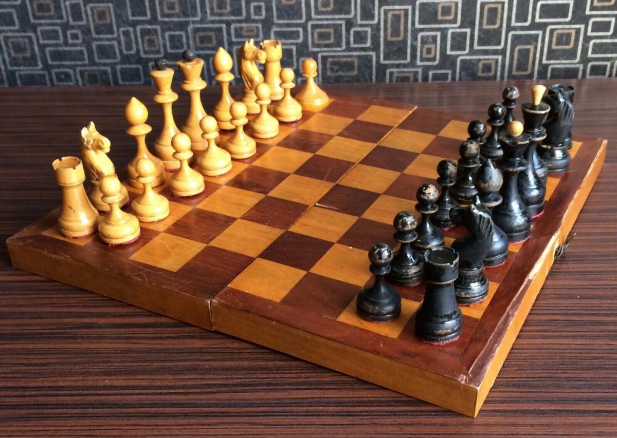 Советские шахматы деревянные