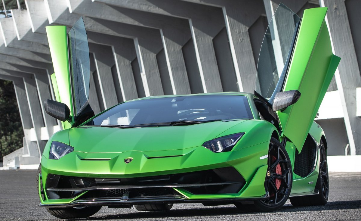 Lamborghini Aventador SVJ зеленый