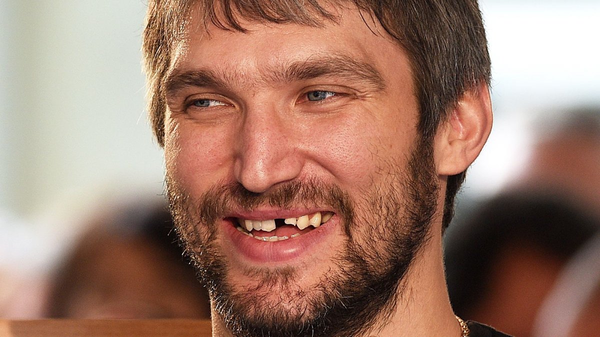 Александр Овечкин зубы