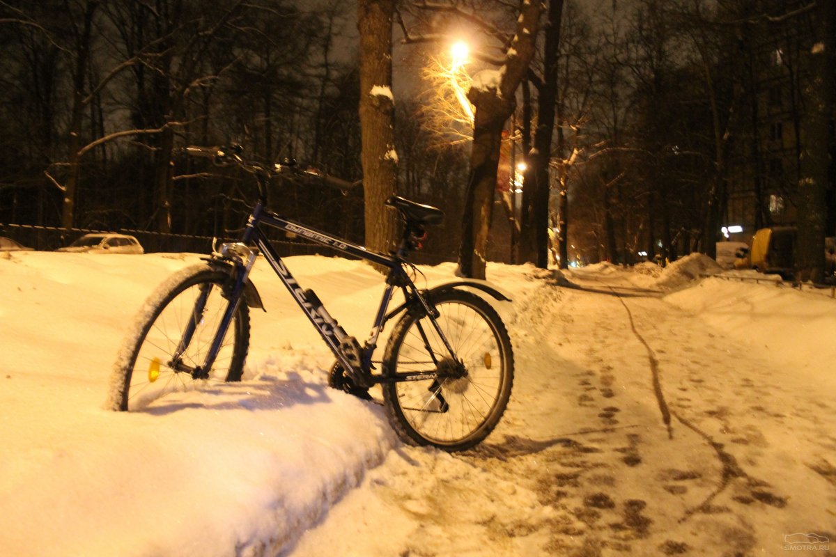 Велосипед зимой в городе