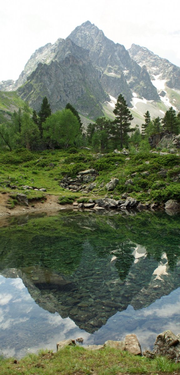Кратерное озеро Кавказ