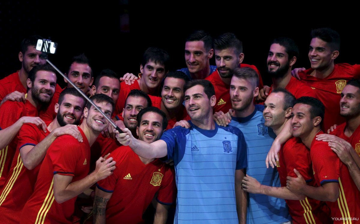 Футболка сборной Испании 2020