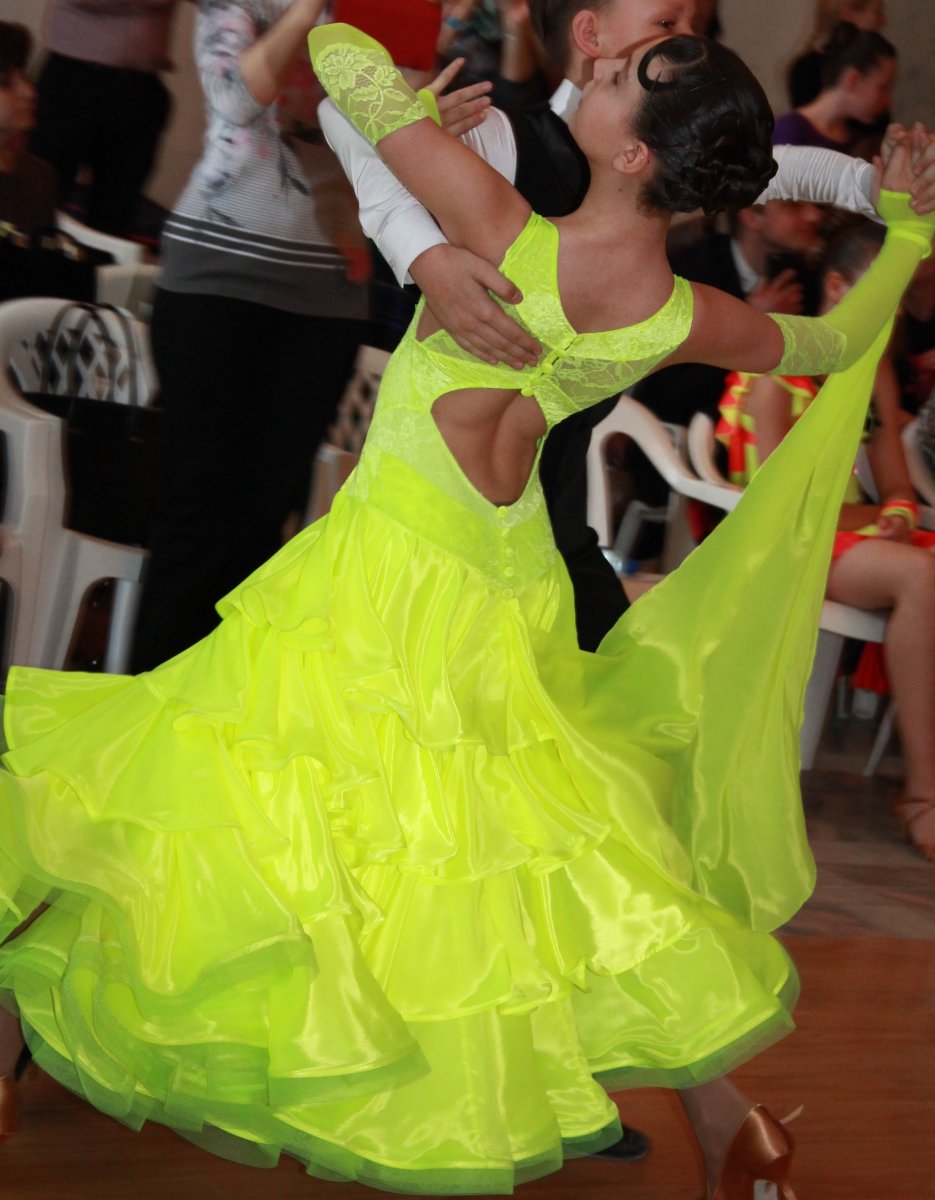 Коралловое платье для бальных танцев латина