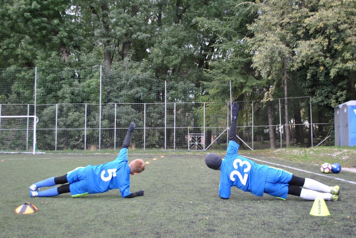 Упражнения для юных футболистов