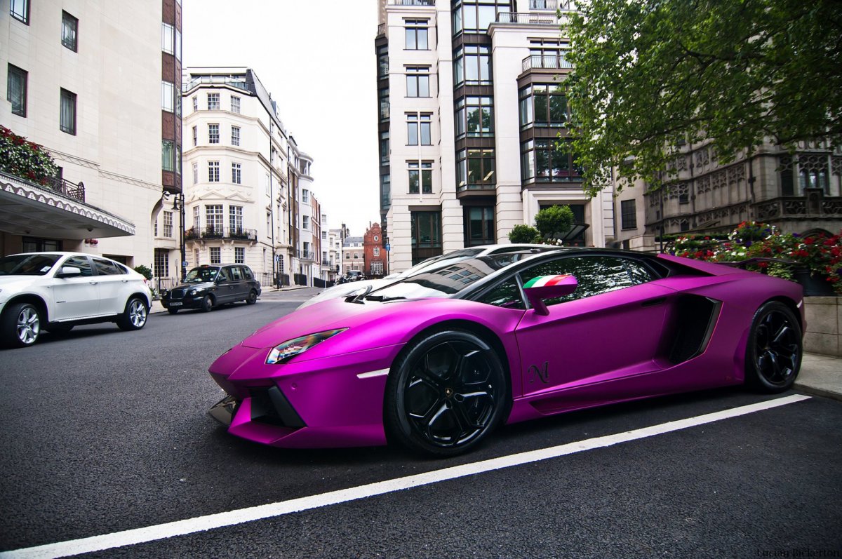 Lamborghini Aventador lp700-4 фиолетовый