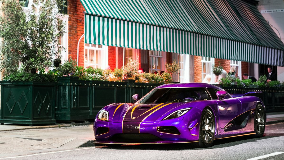 Koenigsegg Agera фиолетовый