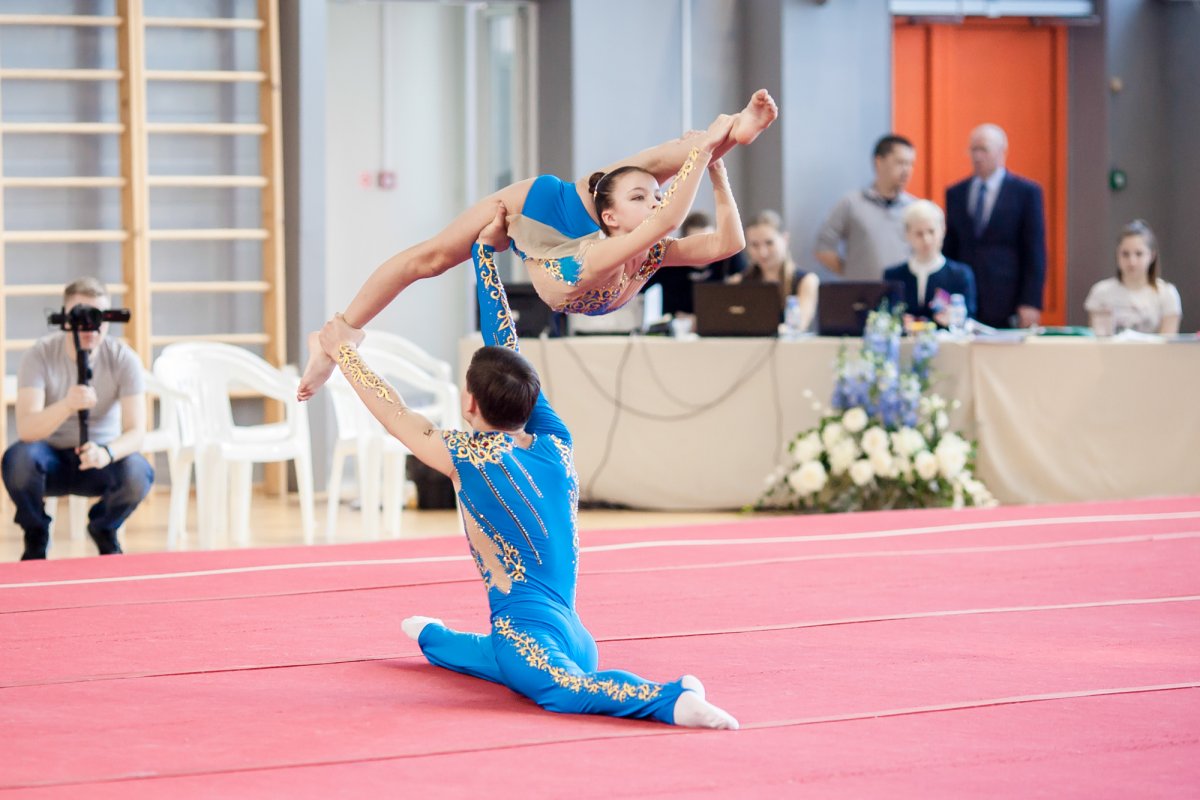 Спорт акробатика