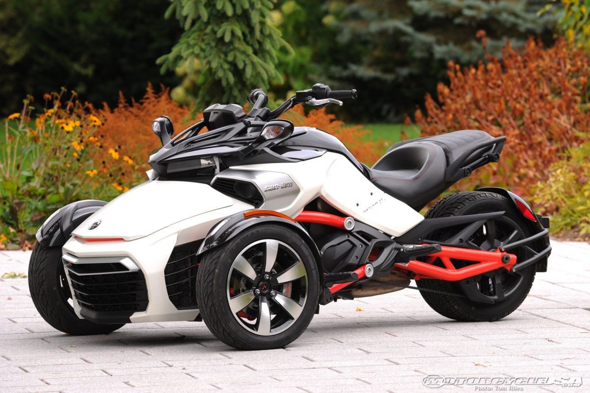 Трицикл can am Spyder