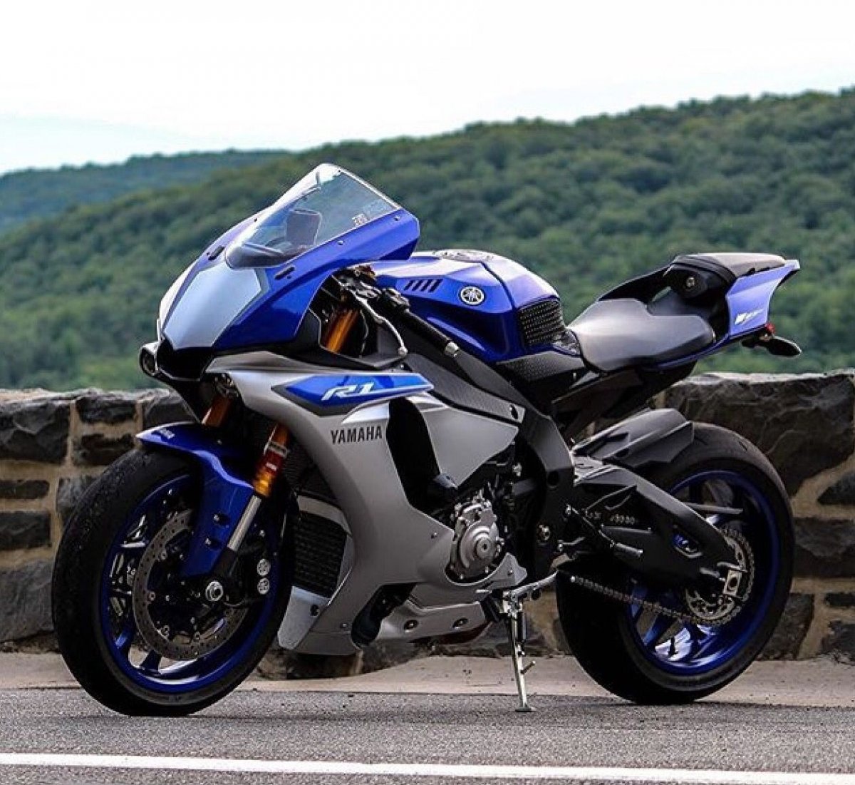 Yamaha YZF-r1 шлем