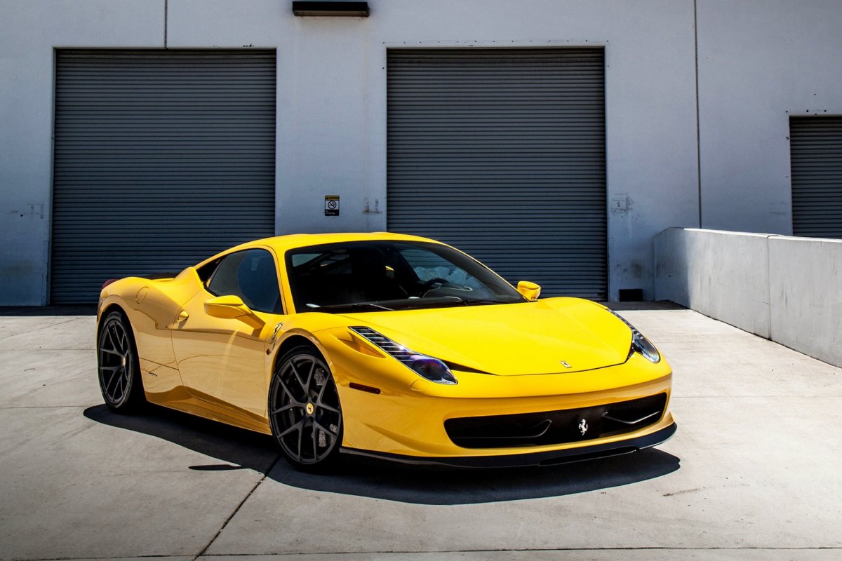 Ferrari 458 желтая