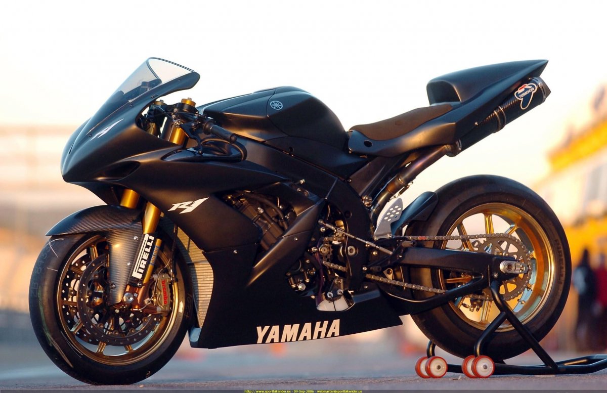 Yamaha r1 девушка