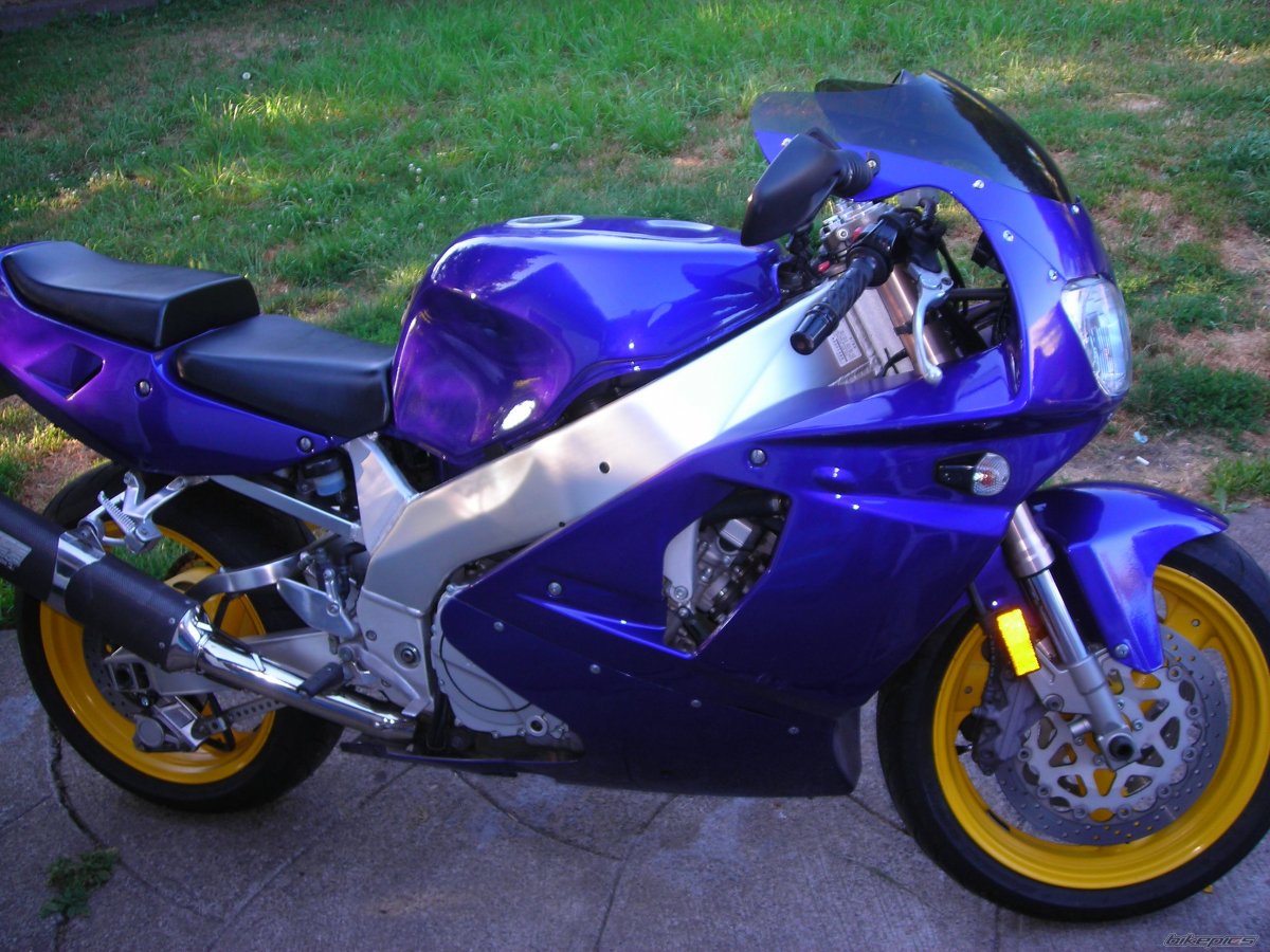Yamaha r1 rn22