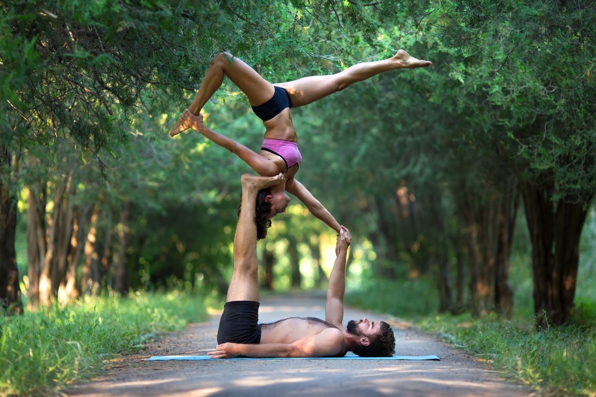 Акробатическая йога