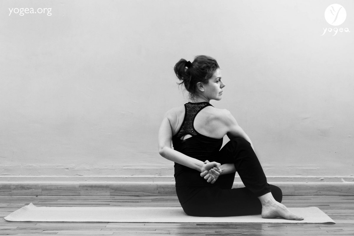 Последовательность йоги для мягкой женской практики