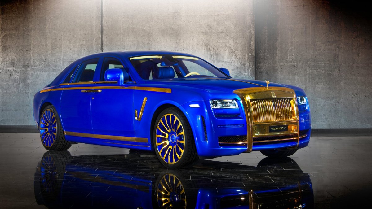 Rolls Royce Phantom Mansory золотой