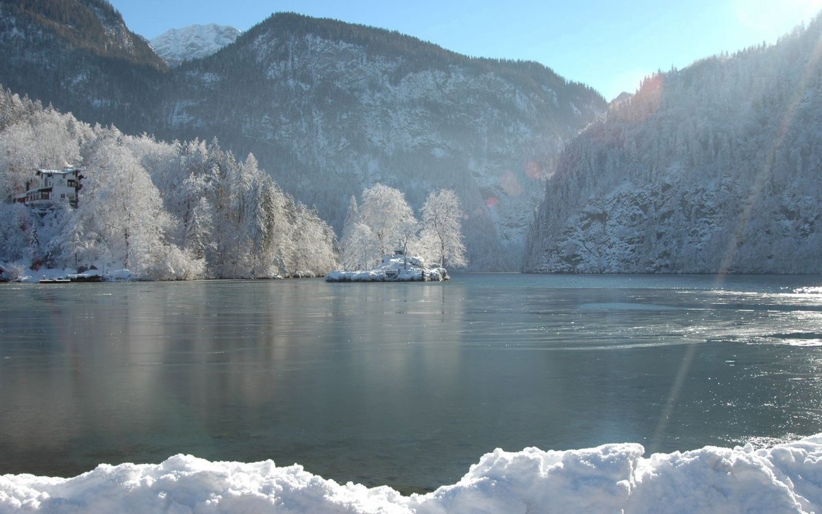 Гейзеровое озеро горный Алтай зимой