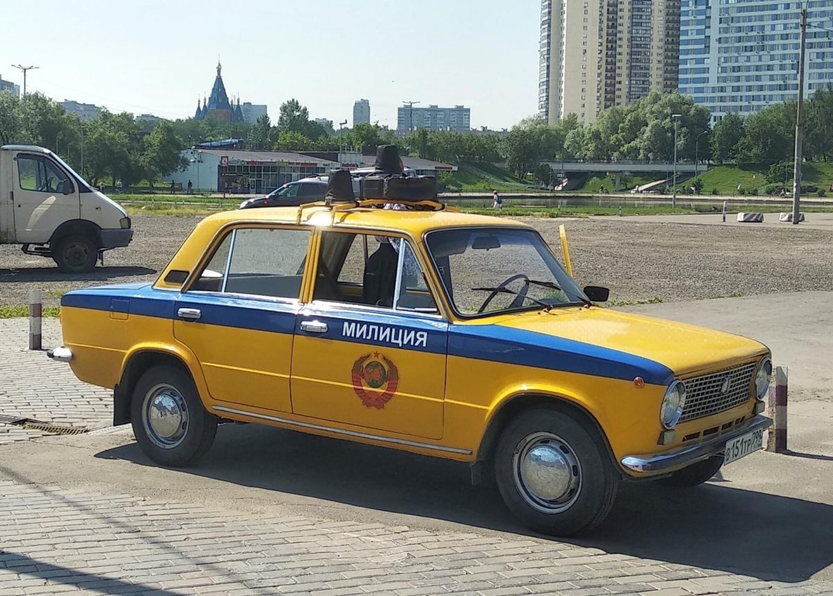 Полицейская машина