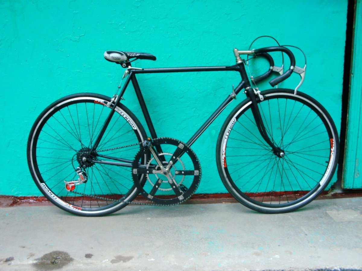 Черный велосипед ХВЗ