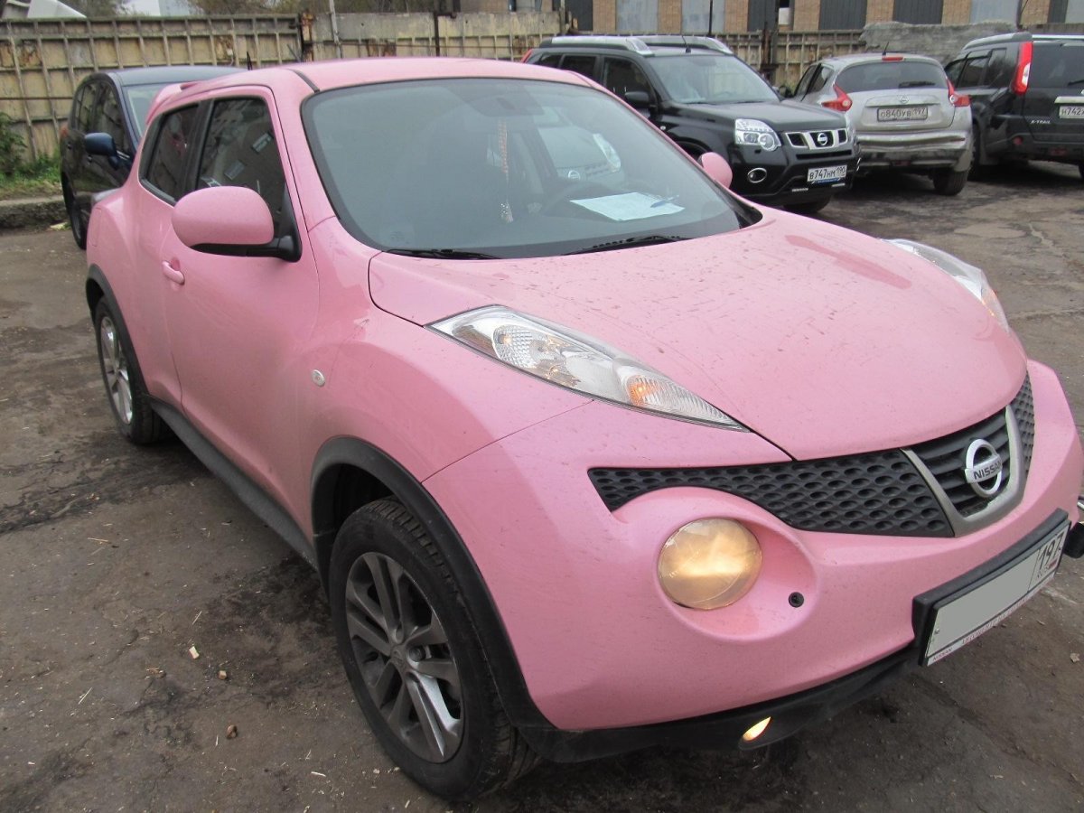 Nissan Juke розовый