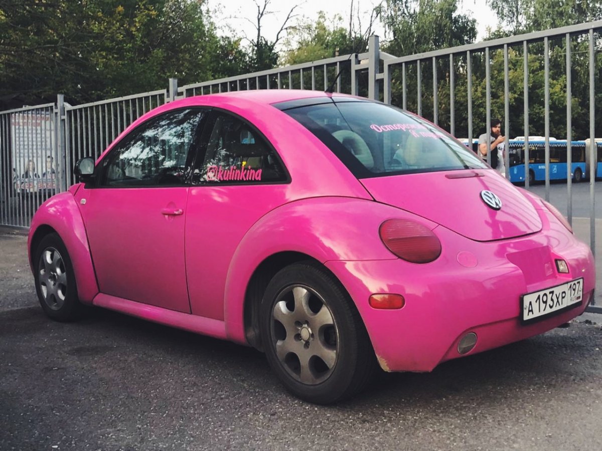 Машина Жук Фольксваген 2002 розовый