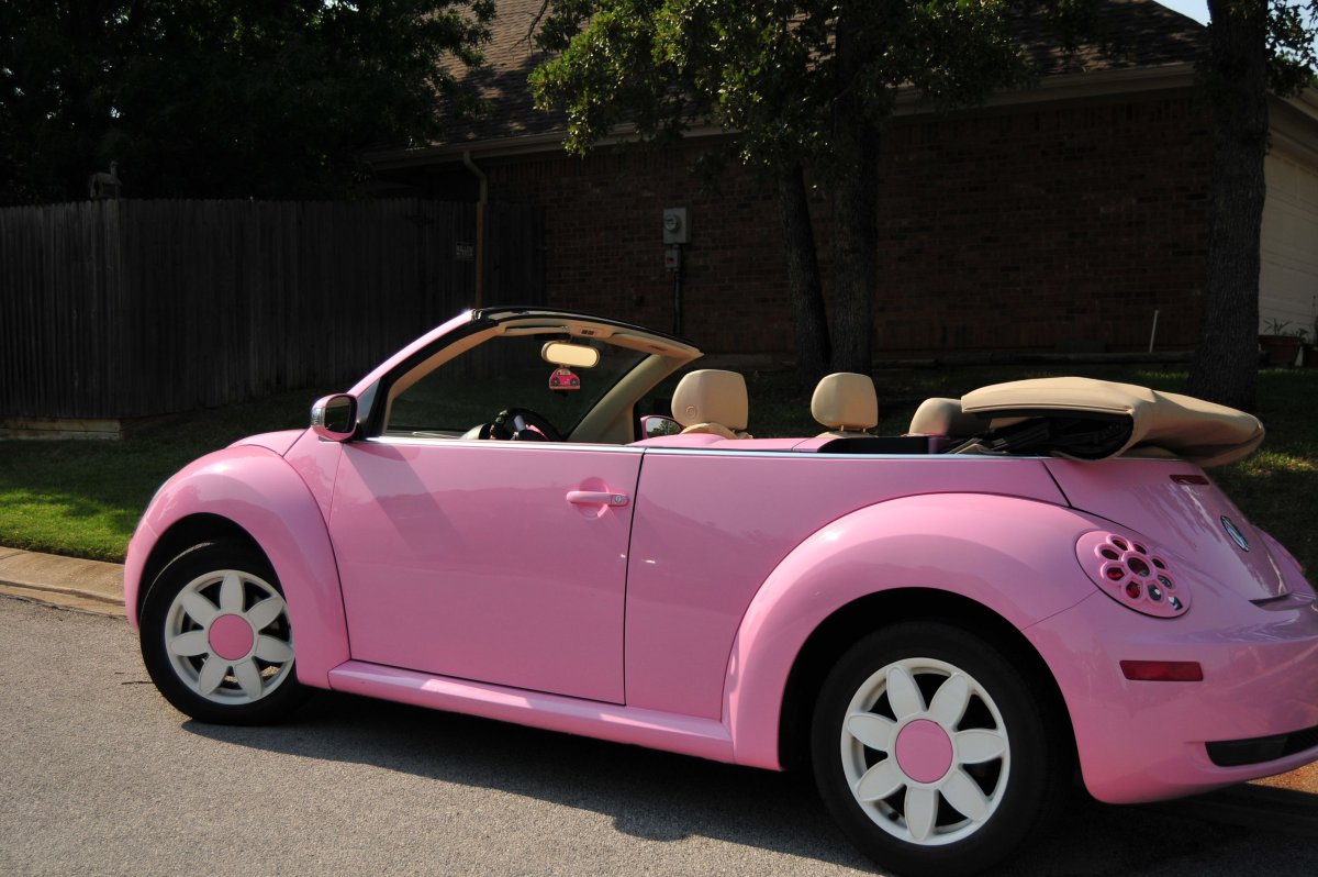 Volkswagen New Beetle розовый