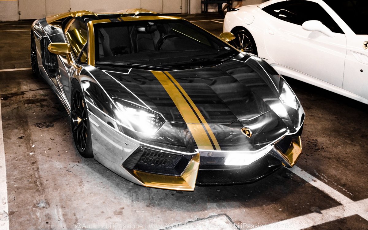 Золотая Lamborghini Aventador