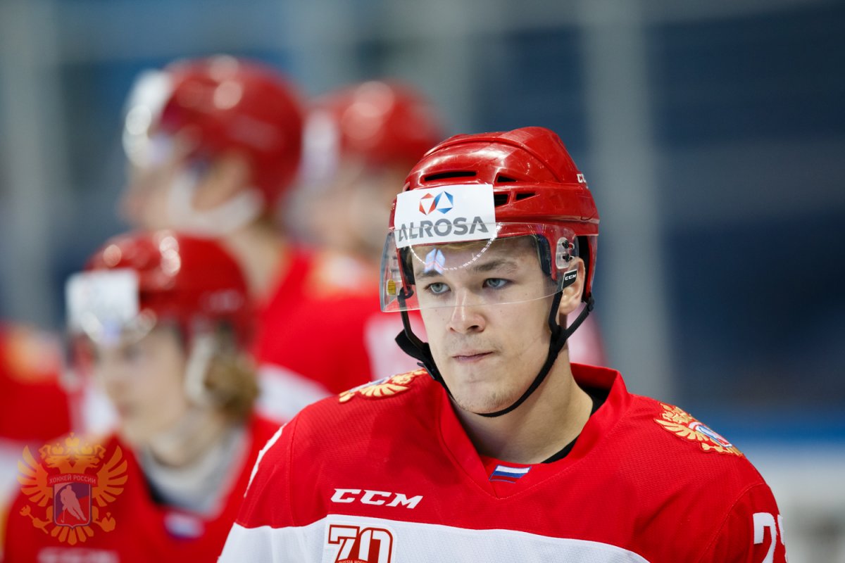 Иван Иванов хоккеист
