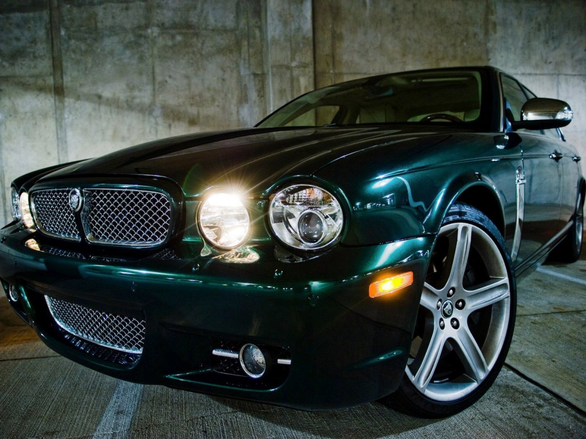 Jaguar XJ зеленый металлик