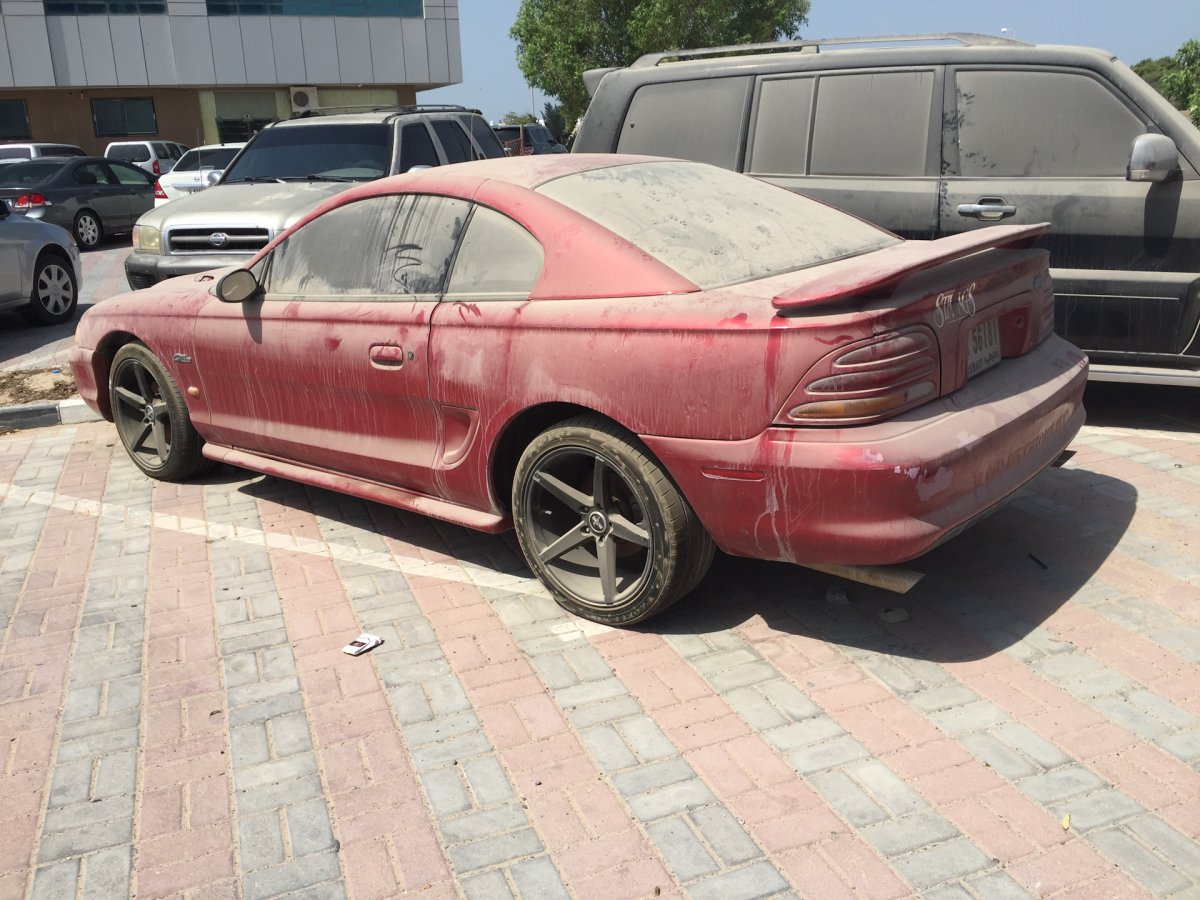 Заброшенные авто в Дубае