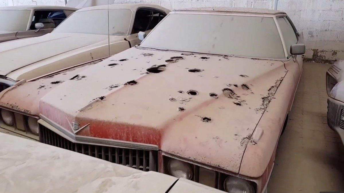 Кладбище автомобилей в Дубае