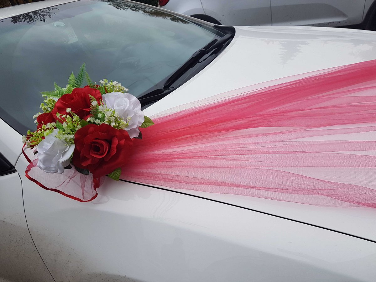 Украшение ленты с цветами на свадебную машину