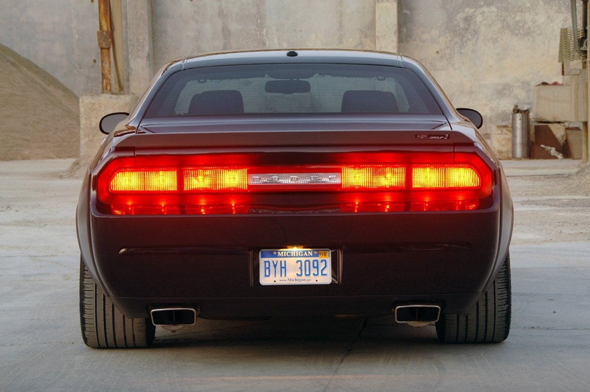 Dodge Challenger задние фонари