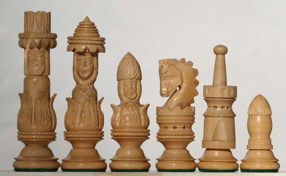 Шахматные фигуры с лицами
