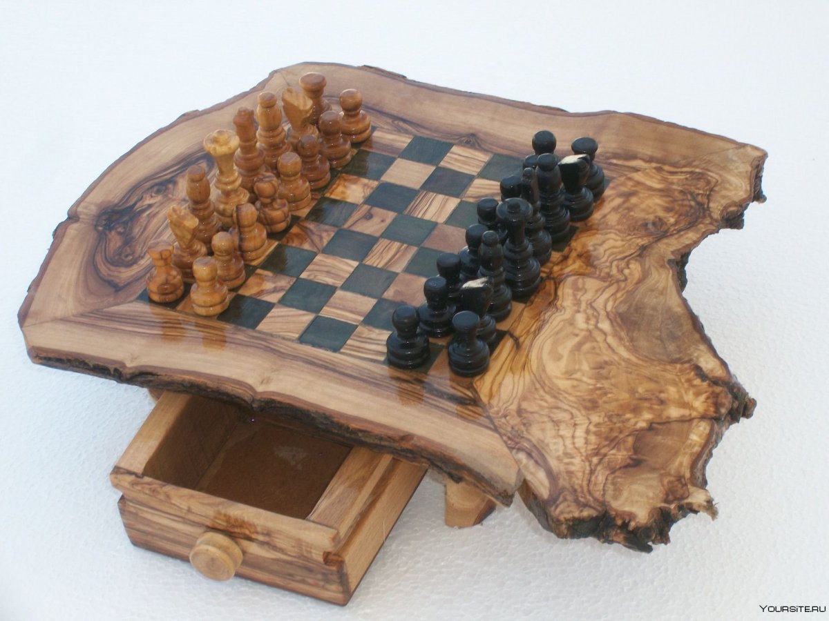 Самодельные шахматы из дерева