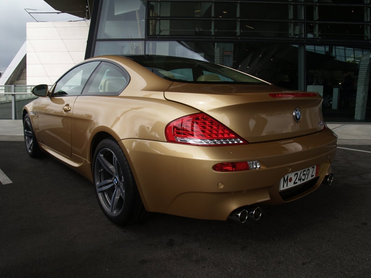 BMW m6 e63 Gold