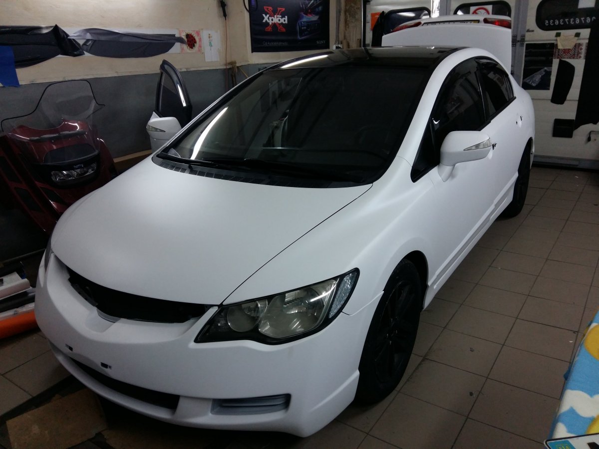 Матовая белая пленка на машину