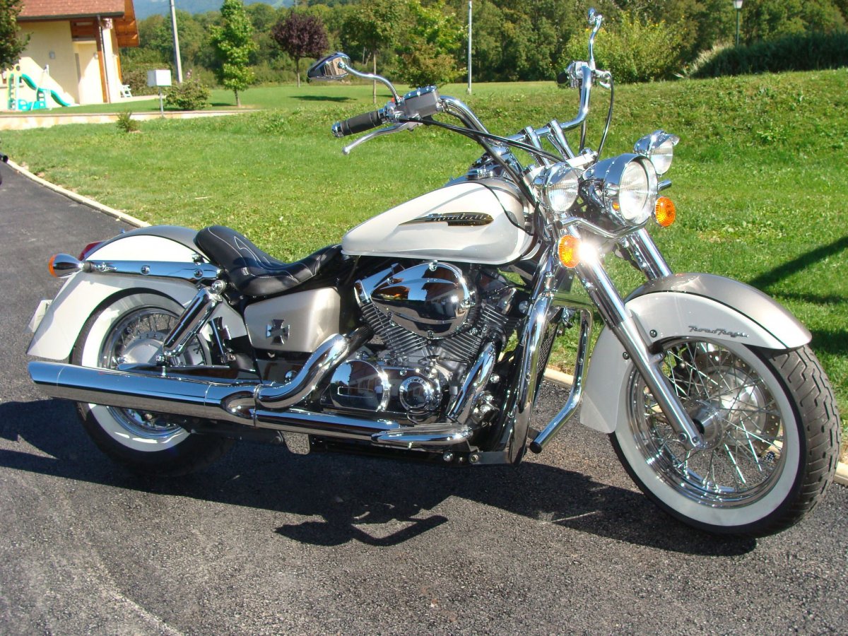 Honda Shadow 750 белый