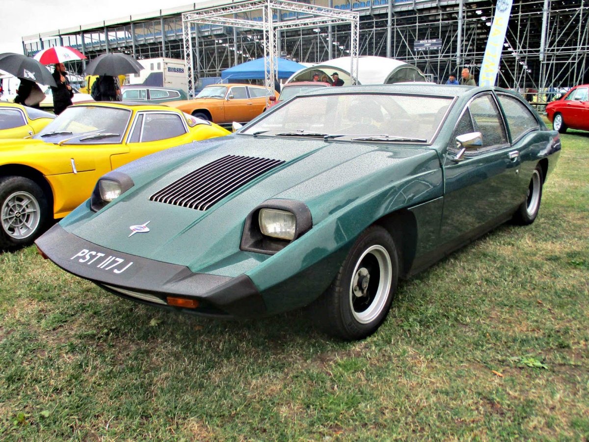 Covini c6w 6 Wheeled Supercar