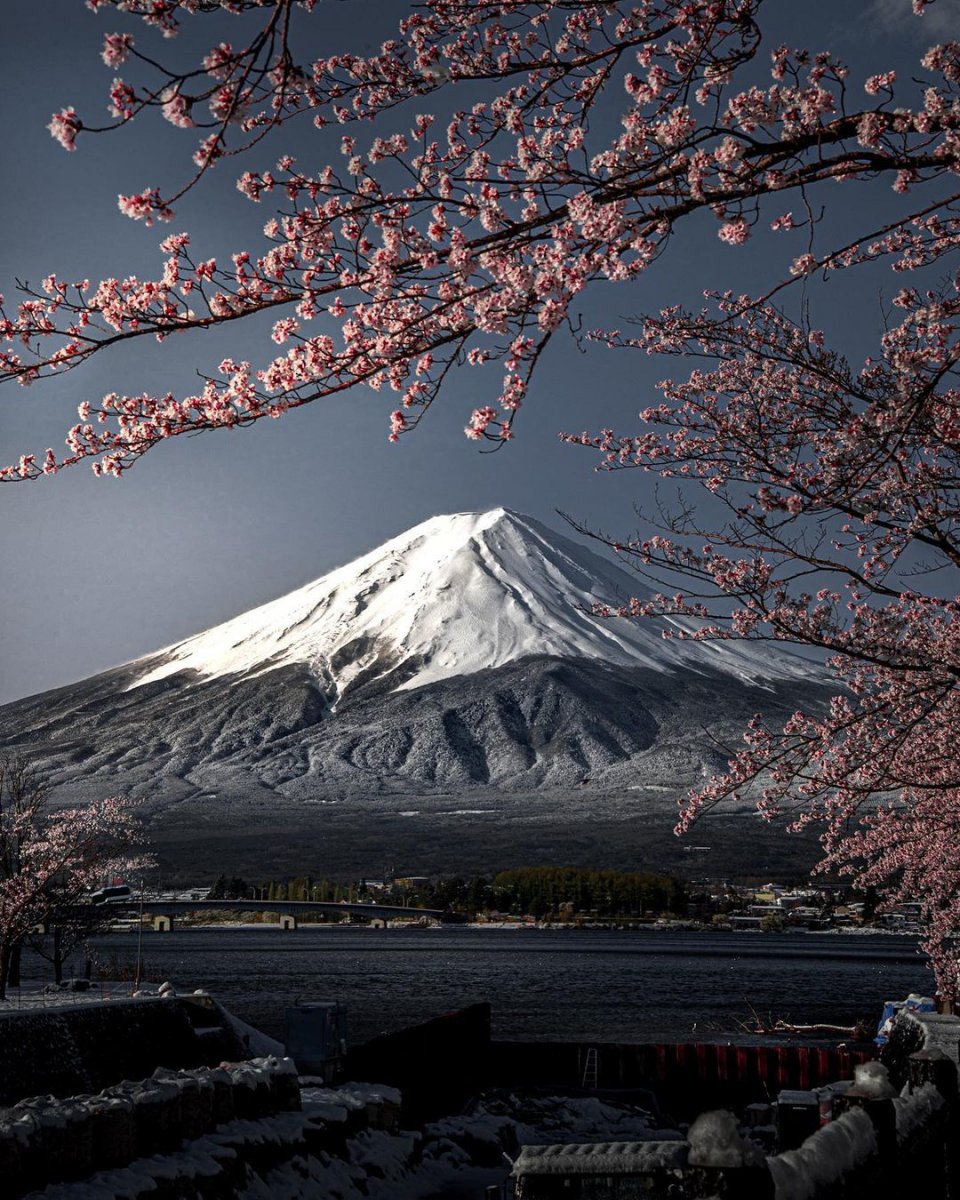 Японские картины с вулканом