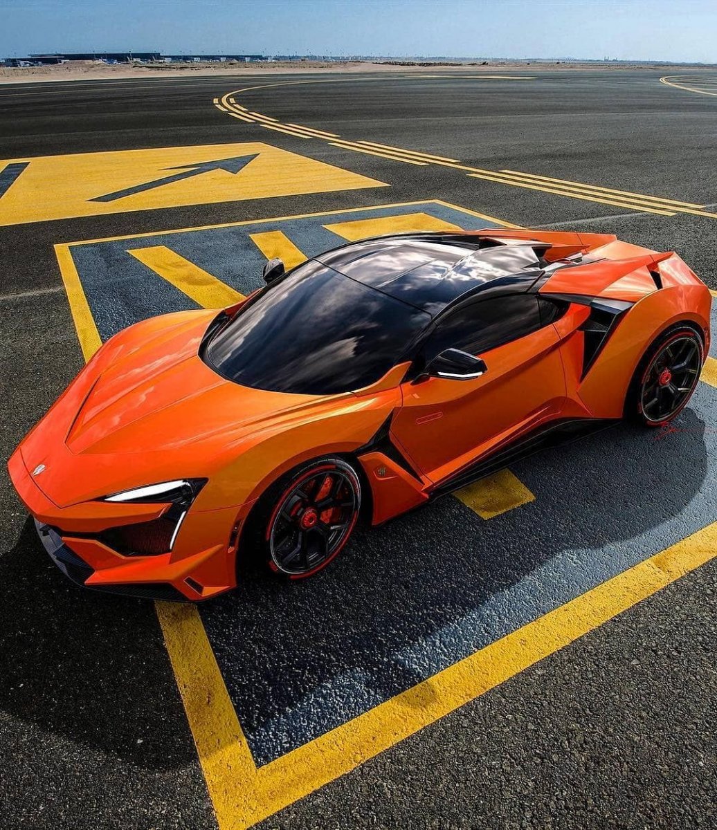 Машина Fenyr Supersport