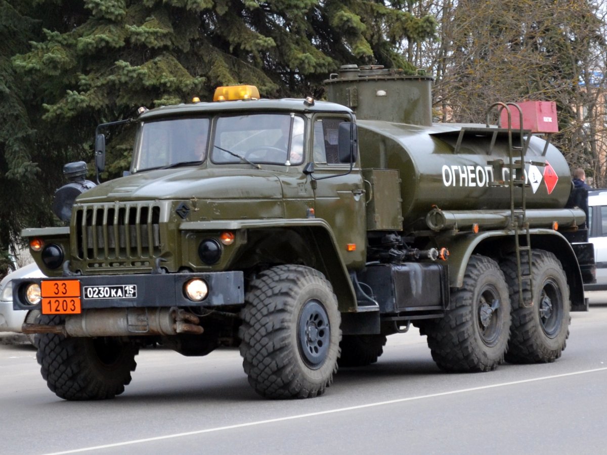 Военный тягач Урал 4320