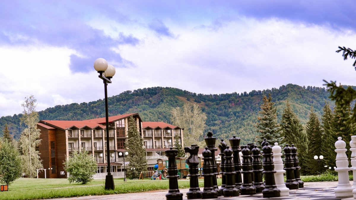 Парк-отель "ая" в посёлке Катунь