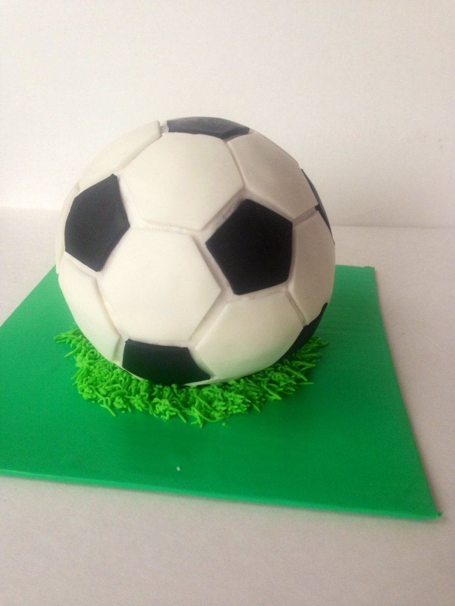 Торт футбольный мяч найк на подложке