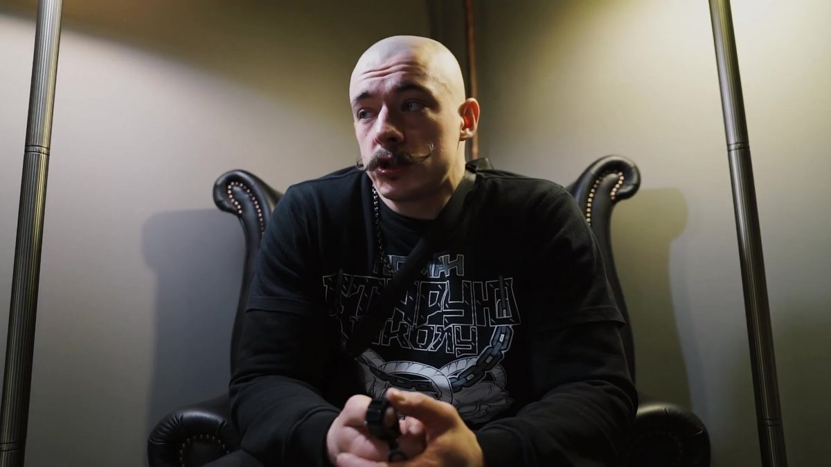 Виктор Блуд усы