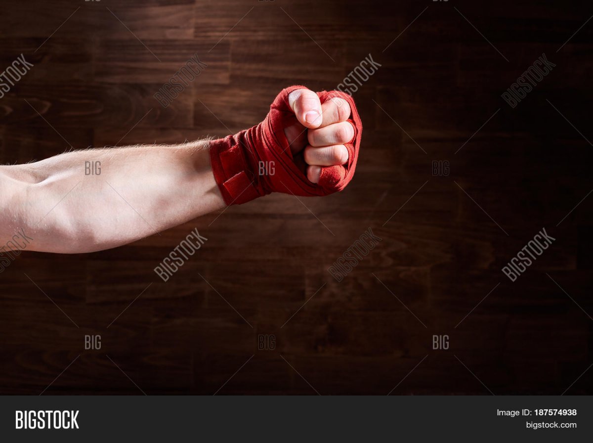 Фотография кулака боксера