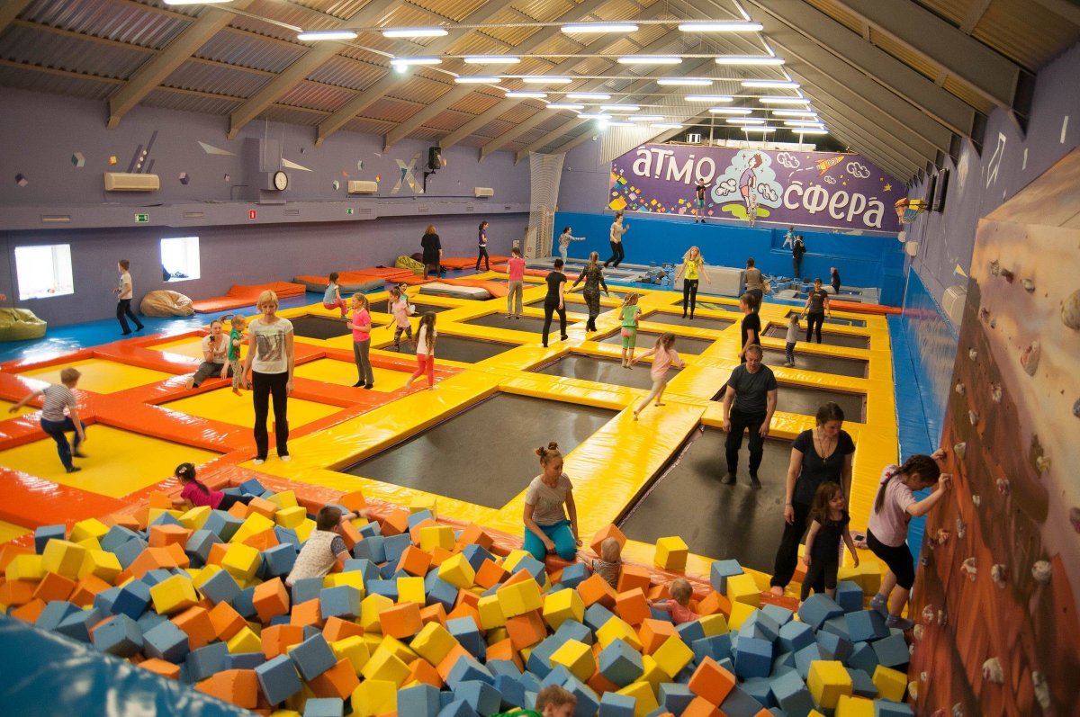 Батутный центр . В меге в Химках