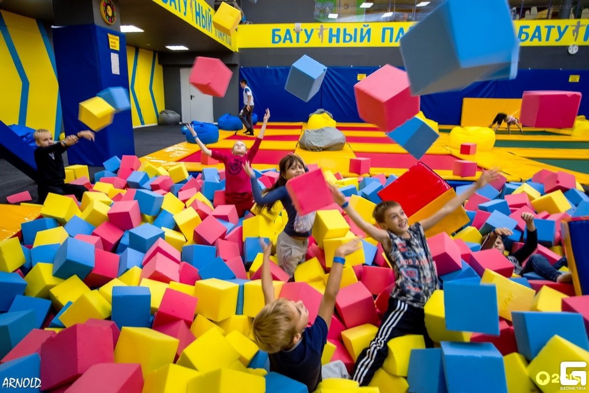 Батутный центр . В меге в Химках