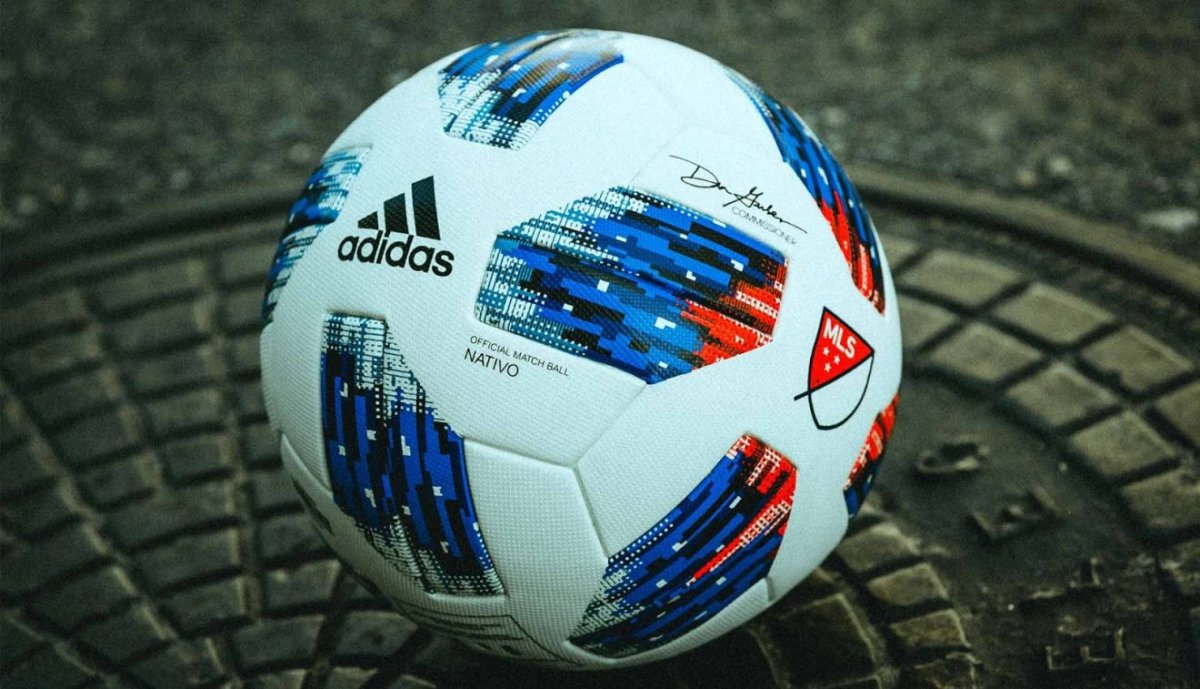 Мяч чемпионата Европы 2012