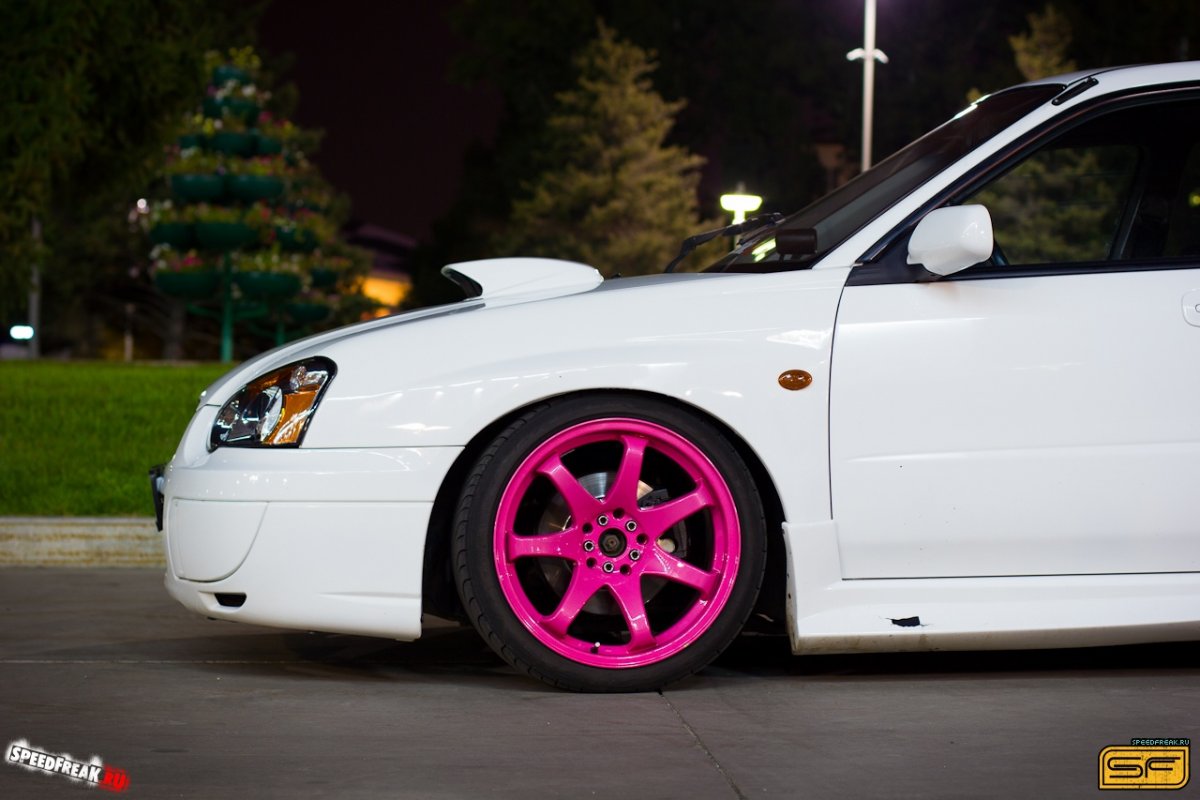 Субару Импреза 3 с розовыми дисками