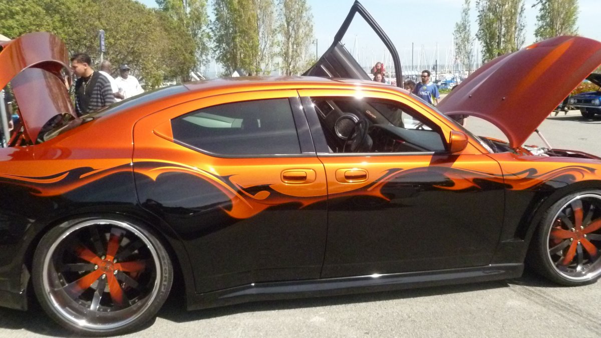 Двухцветная машина